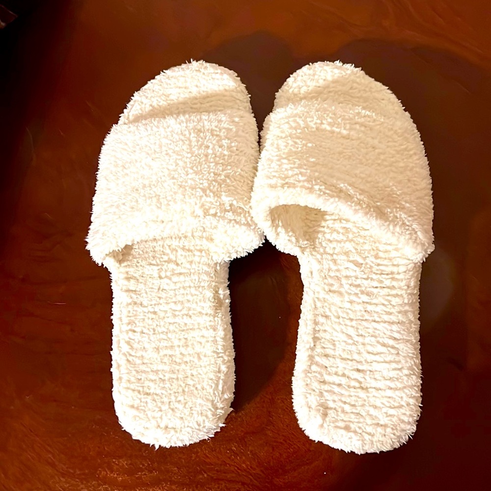 Kashwere. Solid Spa Slippers . Walking on the Cloud. Indoor and outdoor. Size L